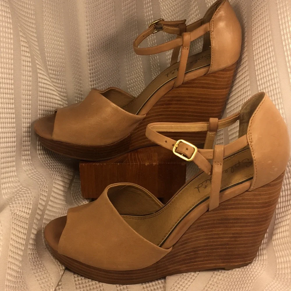 Splendid almost NEW fine leather stacked platforms
